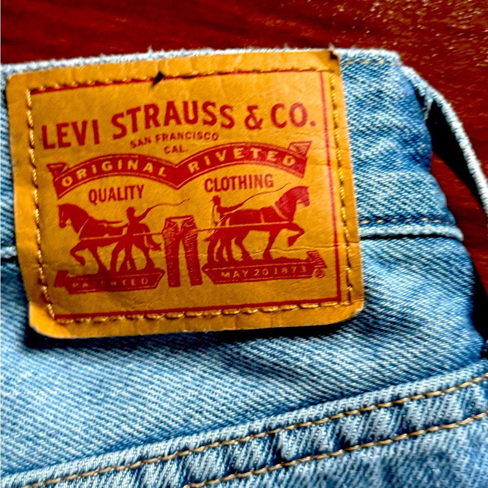 Levi’s jeans. Worn once. Super cute baggy style